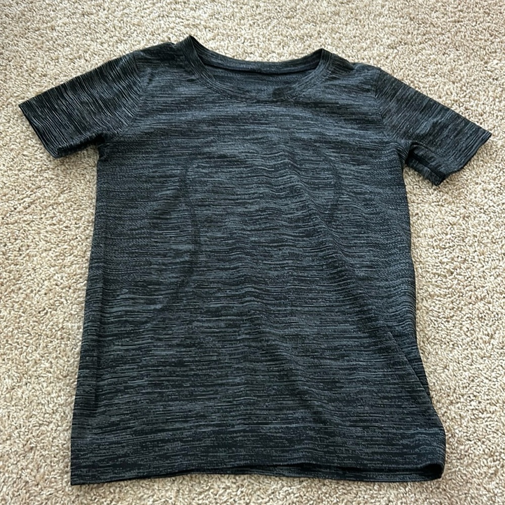 Lululemon Swiftly Tech Relaxed Fit Tee Size 4 Bla… - image 1